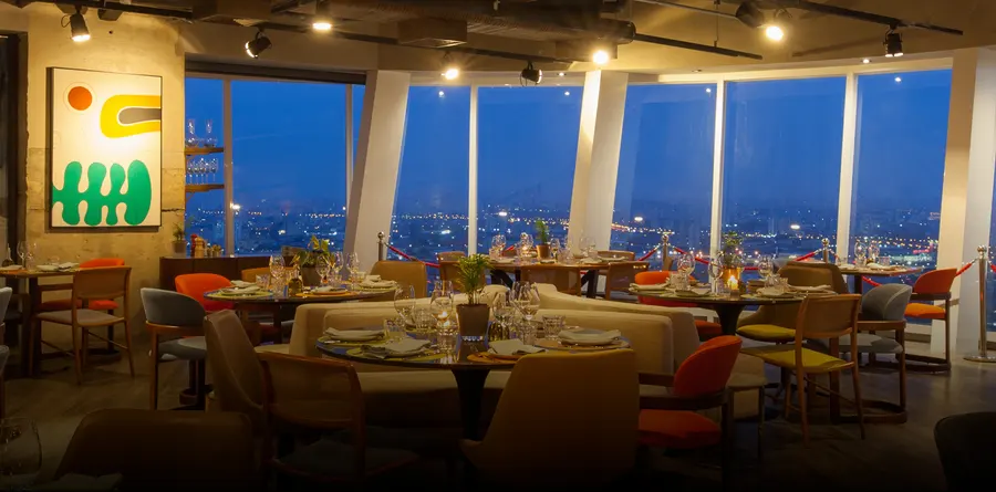 Vista do salão do Lassù Ristorante